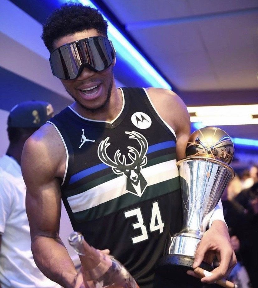 科尔：梅尔顿会频繁出现在收官阵容中，他能打两个后卫位置（科尔：梅尔顿将经常进入收官阵容，能胜任一、二号位）